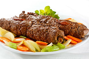 grilled meat with vegetables HD wallpaper